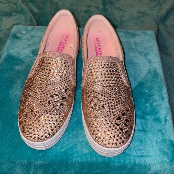 Sketchers Sneaker! Like New! - Picture 1 of 9